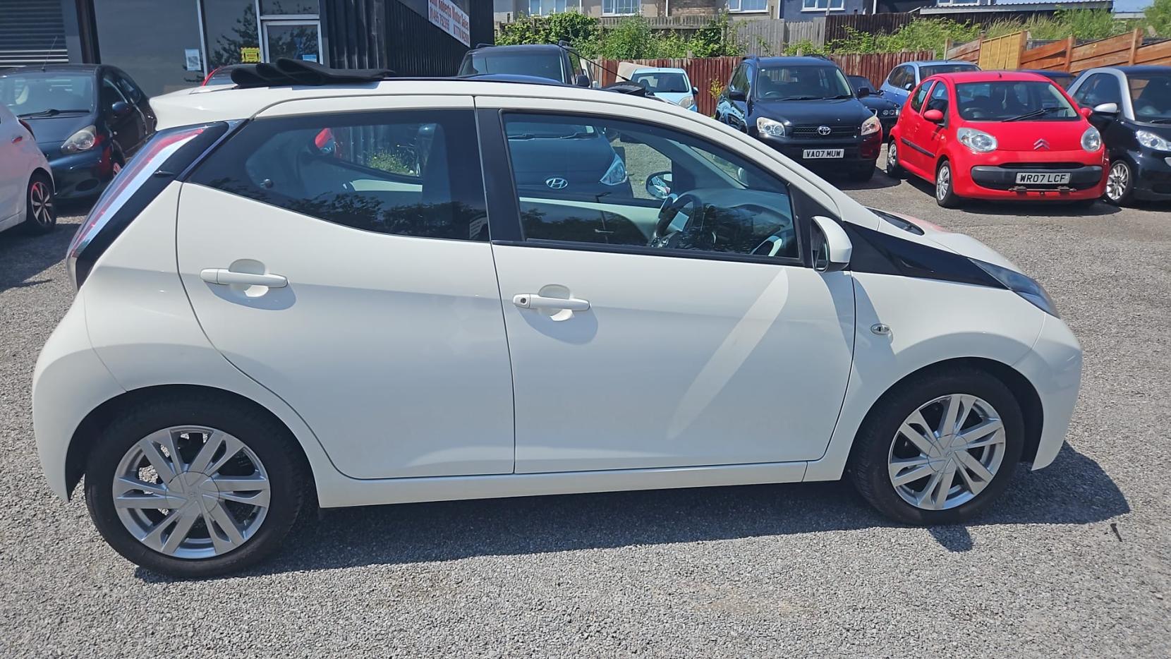 Toyota AYGO 1.0 VVT-i x-pression Hatchback 5dr Petrol Manual Euro 6 (68 ps)