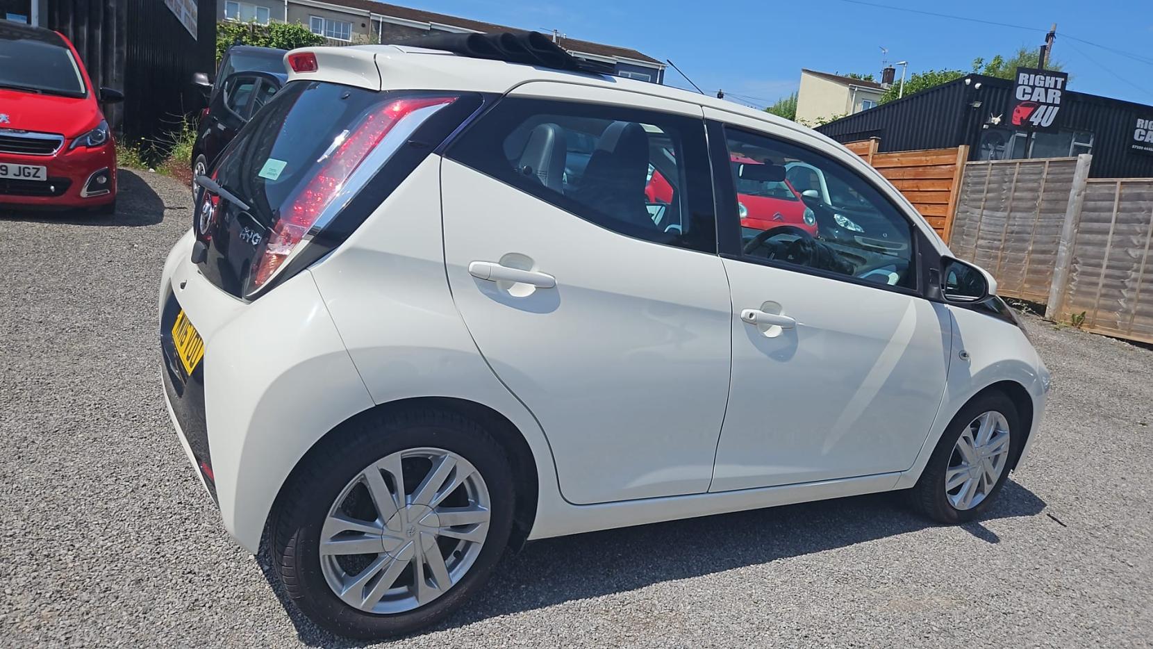 Toyota AYGO 1.0 VVT-i x-pression Hatchback 5dr Petrol Manual Euro 6 (68 ps)