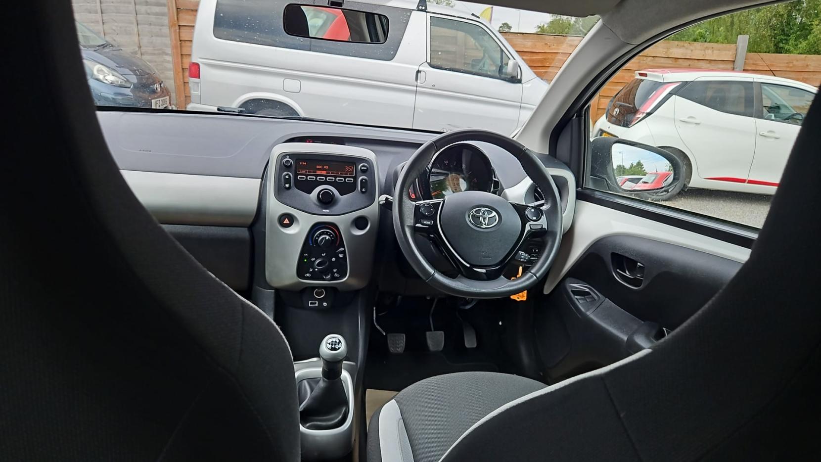 Toyota AYGO 1.0 VVT-i x-play Hatchback 5dr Petrol Manual Euro 5 Euro 5 (68 ps)