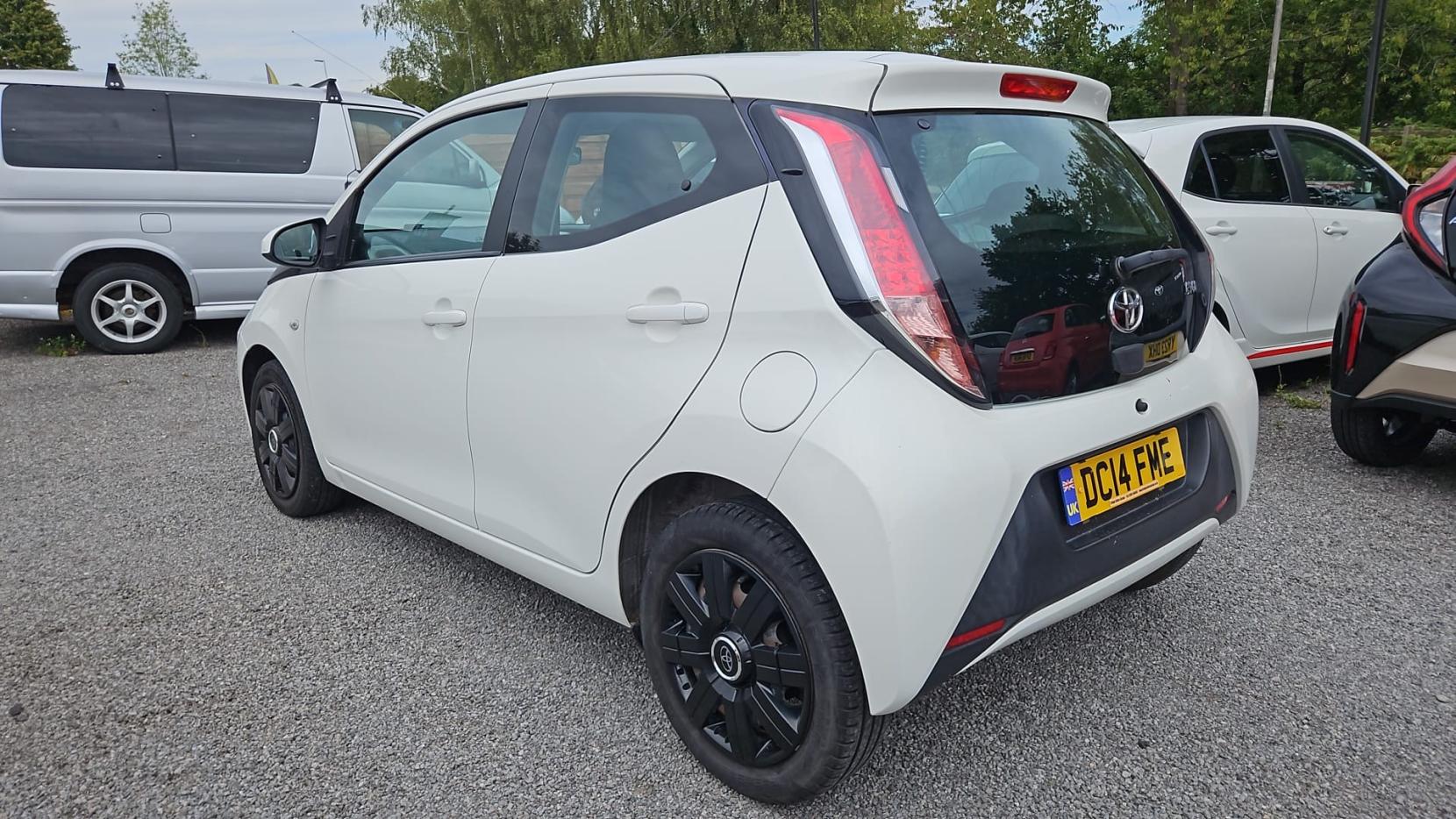 Toyota AYGO 1.0 VVT-i x-play Hatchback 5dr Petrol Manual Euro 5 Euro 5 (68 ps)