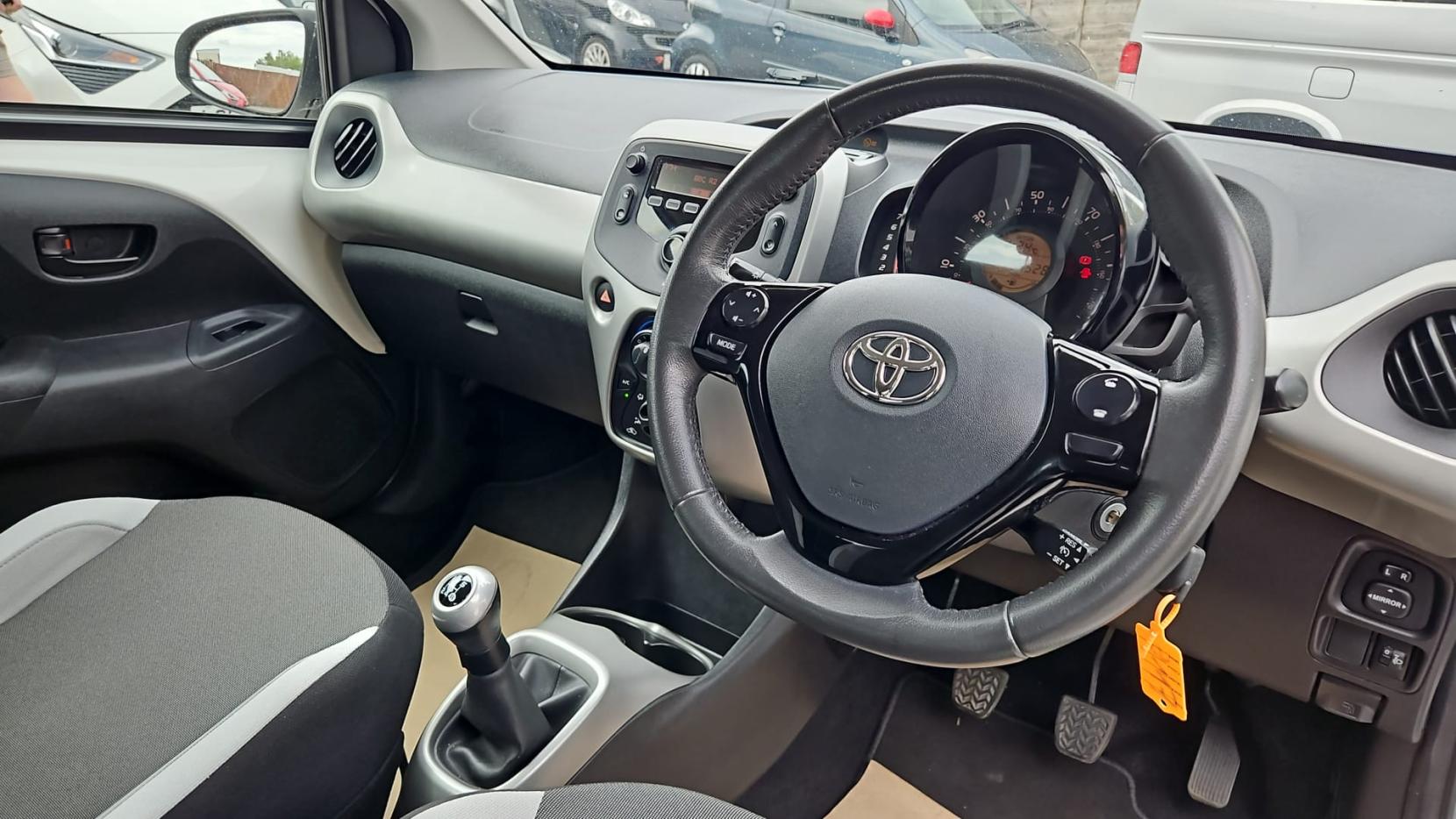 Toyota AYGO 1.0 VVT-i x-play Hatchback 5dr Petrol Manual Euro 5 Euro 5 (68 ps)