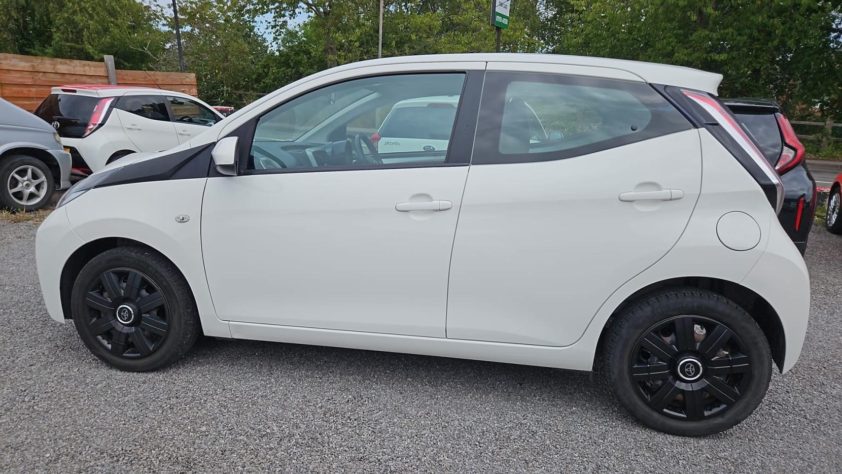 Toyota AYGO 1.0 VVT-i x-play Hatchback 5dr Petrol Manual Euro 5 Euro 5 (68 ps)
