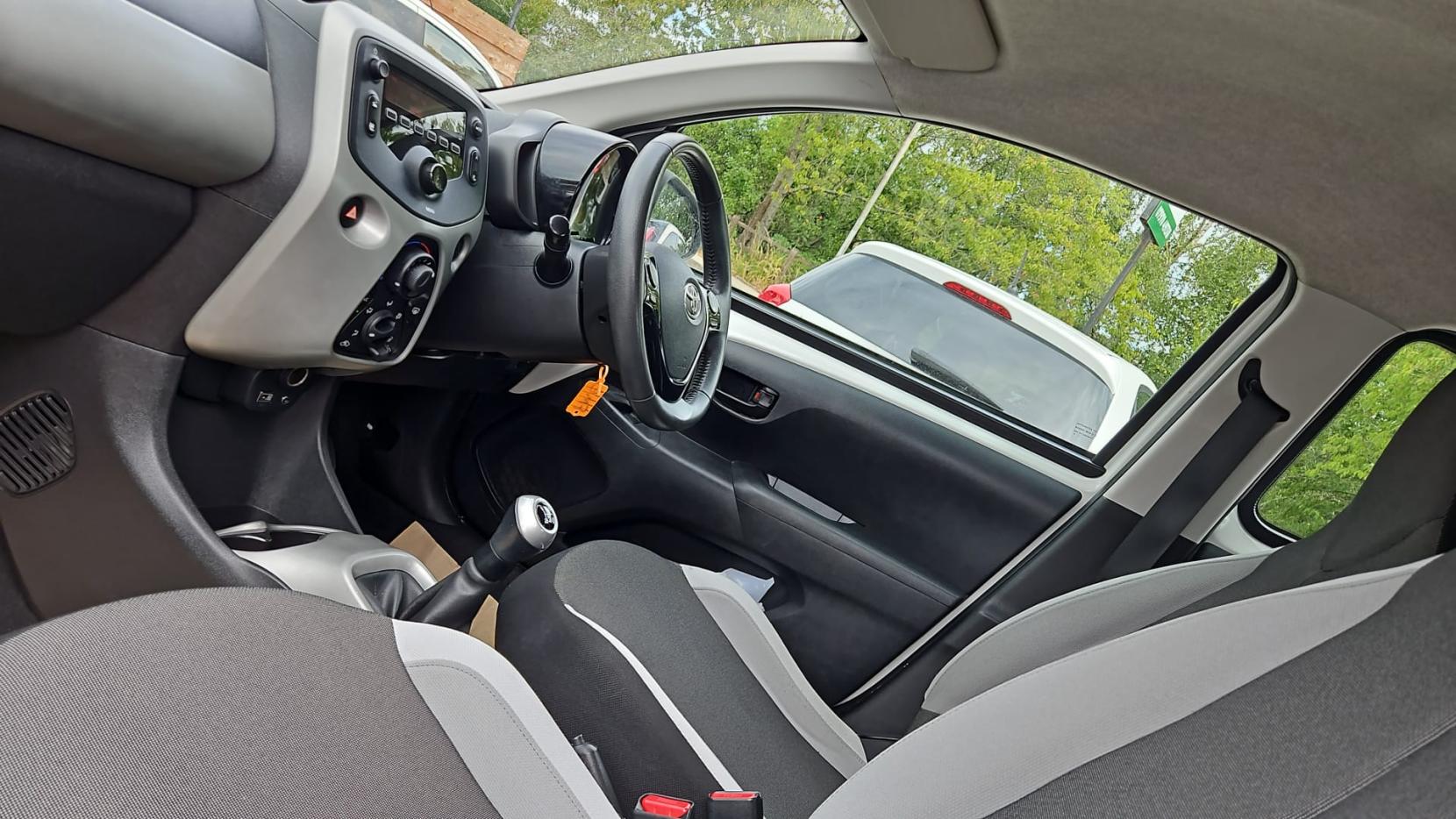 Toyota AYGO 1.0 VVT-i x-play Hatchback 5dr Petrol Manual Euro 5 Euro 5 (68 ps)