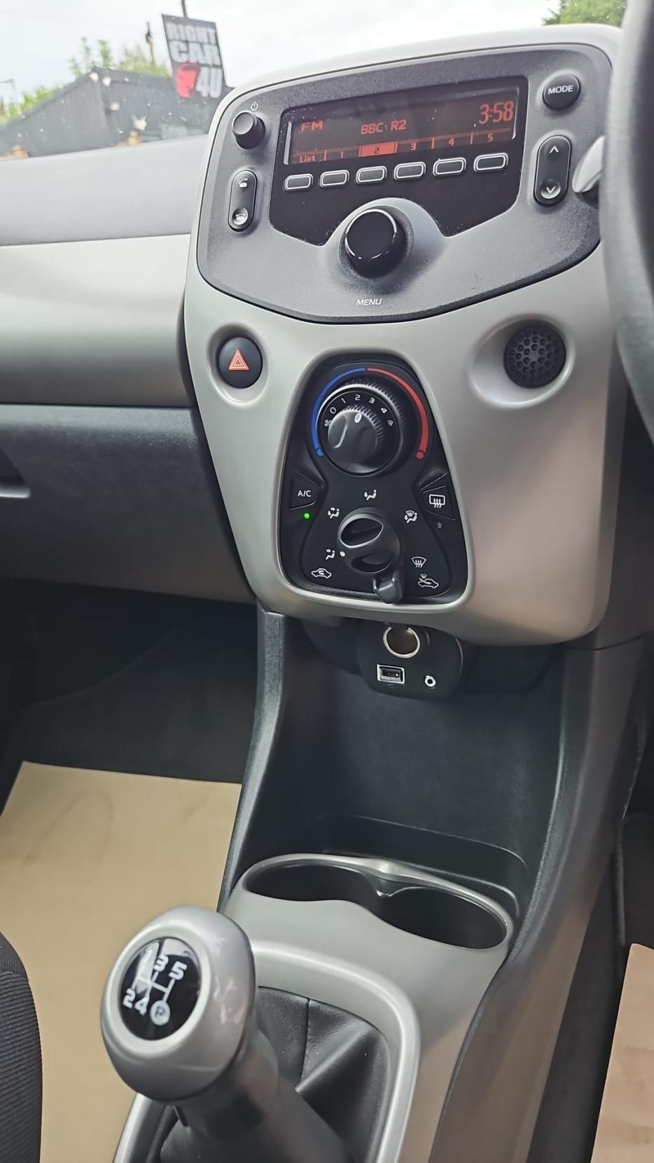 Toyota AYGO 1.0 VVT-i x-play Hatchback 5dr Petrol Manual Euro 5 Euro 5 (68 ps)