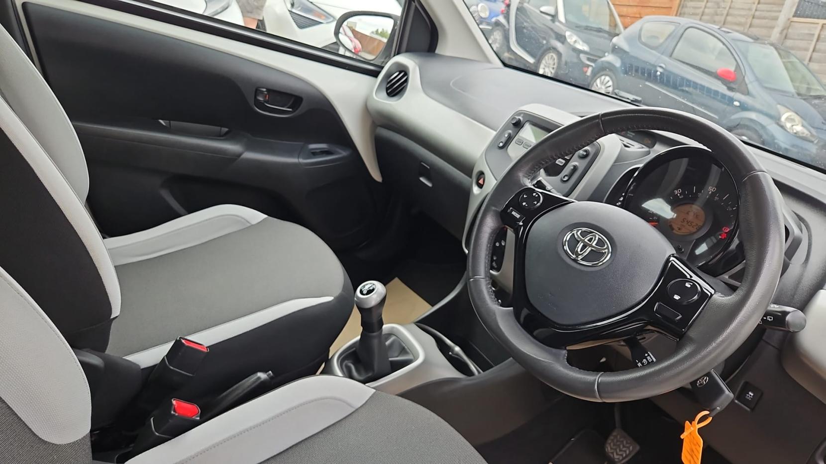 Toyota AYGO 1.0 VVT-i x-play Hatchback 5dr Petrol Manual Euro 5 Euro 5 (68 ps)