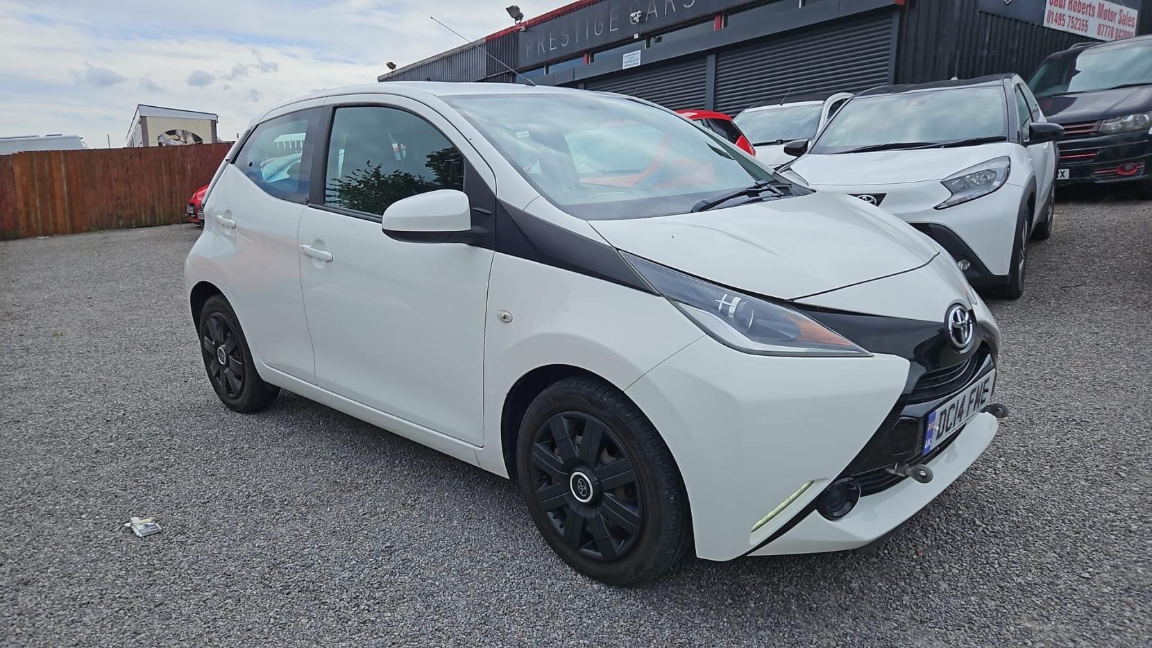 Toyota AYGO 1.0 VVT-i x-play Hatchback 5dr Petrol Manual Euro 5 Euro 5 (68 ps)