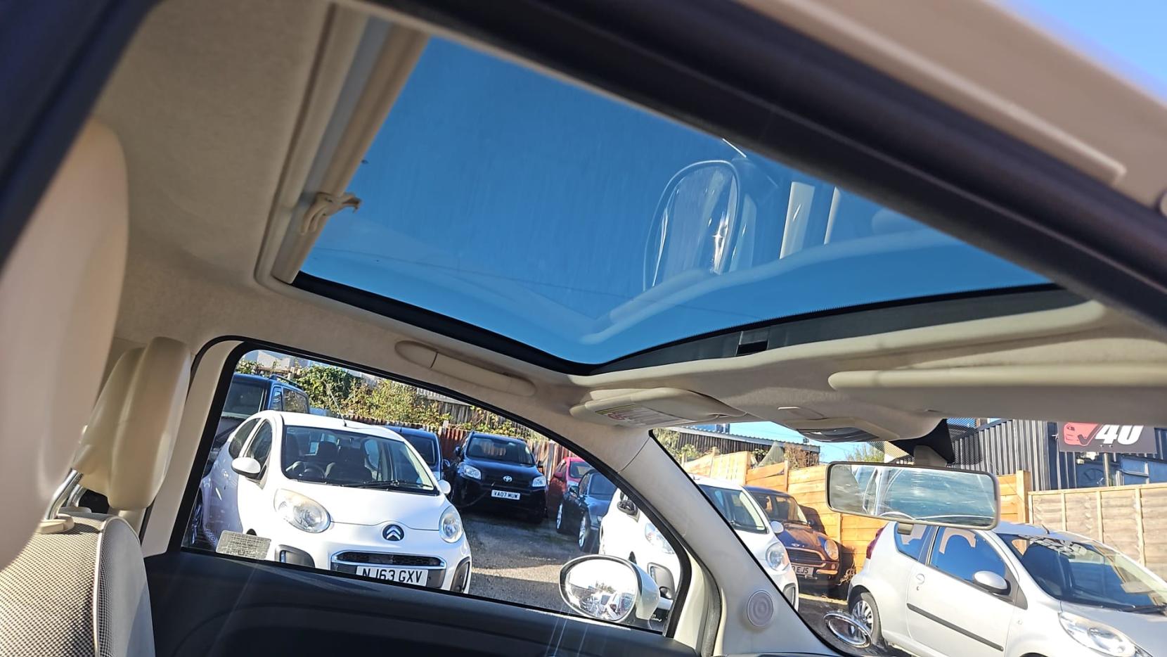 Fiat 500 1.2 Lounge Hatchback 3dr Petrol Dualogic Euro 4 (69 bhp)