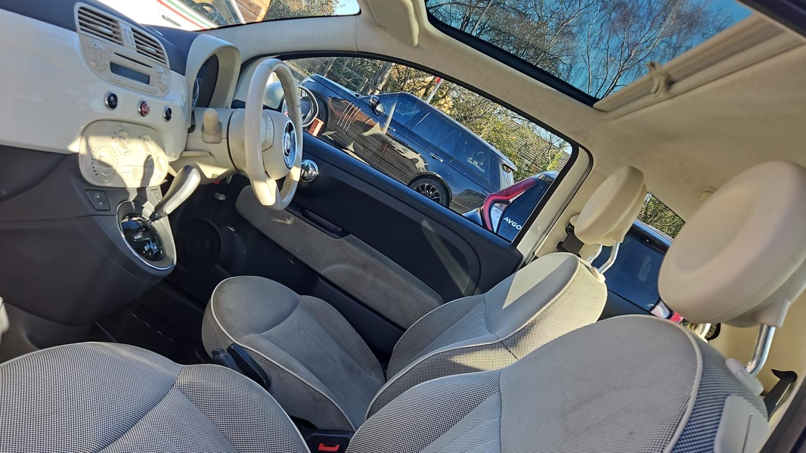 Fiat 500 1.2 Lounge Hatchback 3dr Petrol Dualogic Euro 4 (69 bhp)