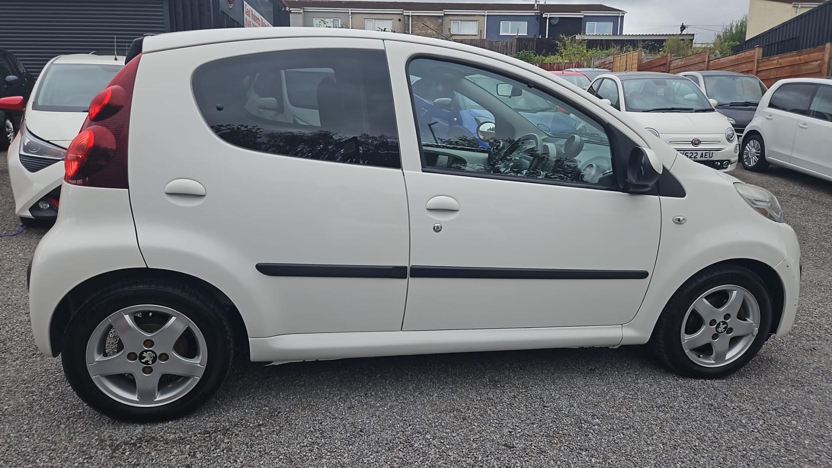 Peugeot 107 1.0 12V Allure Hatchback 5dr Petrol Manual Euro 5 (68 ps)