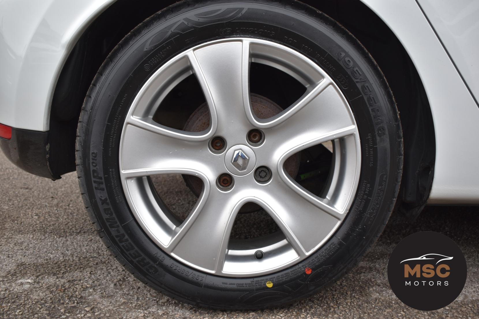 Renault Clio 1.2 16V Dynamique Nav Hatchback 5dr Petrol Manual Euro 6 (75 ps)