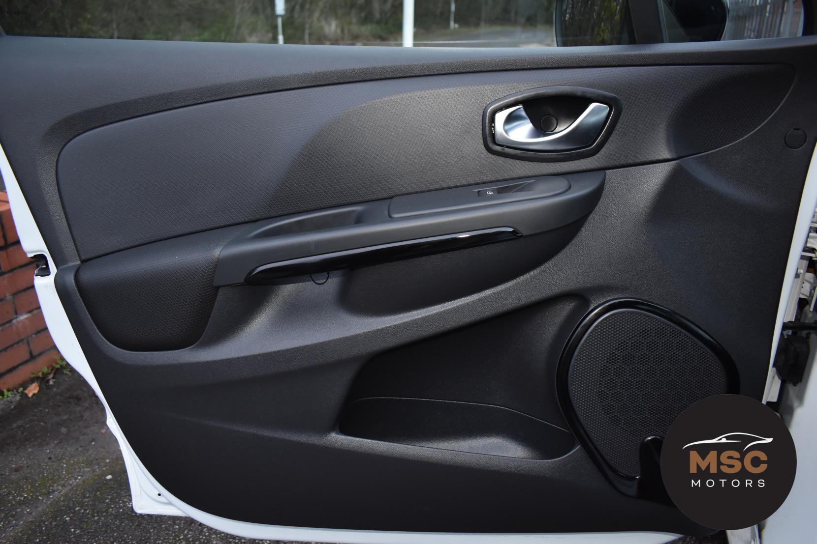 Renault Clio 1.2 16V Dynamique Nav Hatchback 5dr Petrol Manual Euro 6 (75 ps)