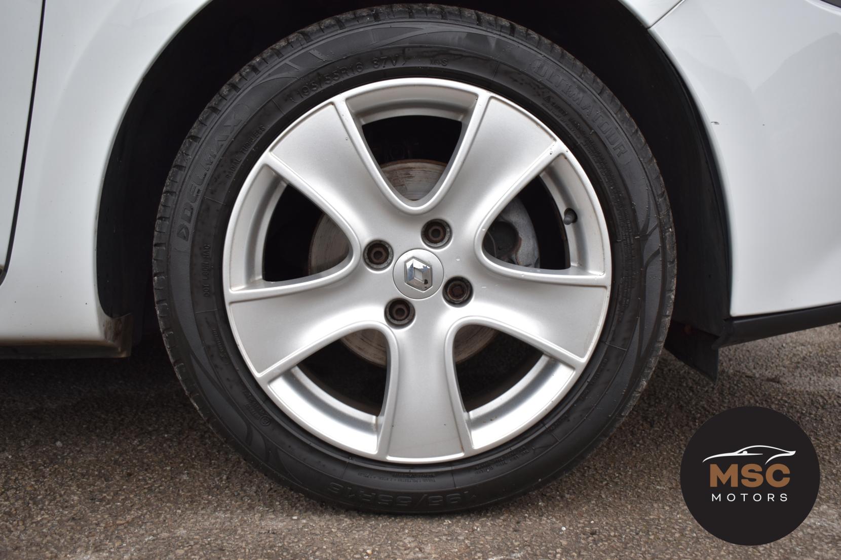 Renault Clio 1.2 16V Dynamique Nav Hatchback 5dr Petrol Manual Euro 6 (75 ps)