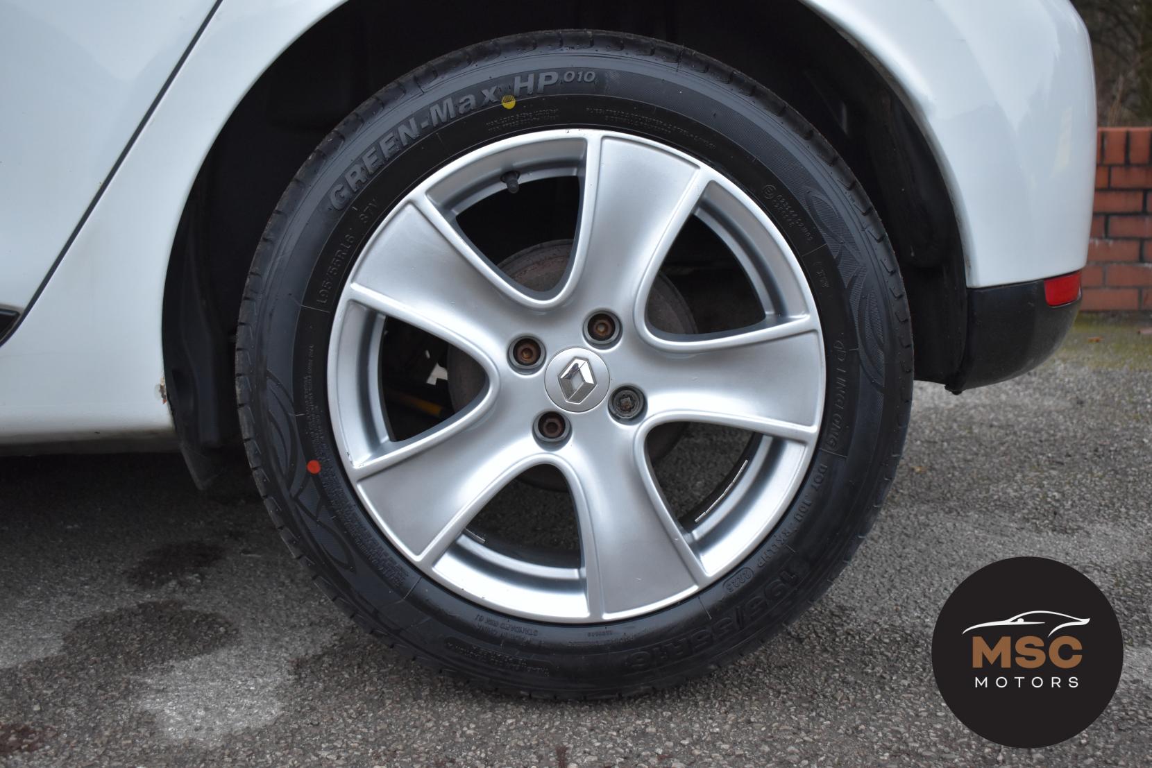 Renault Clio 1.2 16V Dynamique Nav Hatchback 5dr Petrol Manual Euro 6 (75 ps)