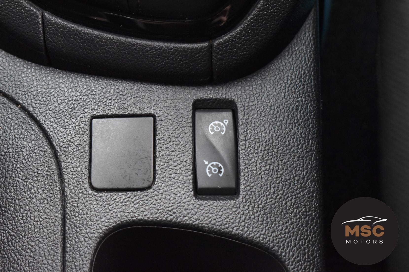 Renault Clio 1.2 16V Dynamique Nav Hatchback 5dr Petrol Manual Euro 6 (75 ps)