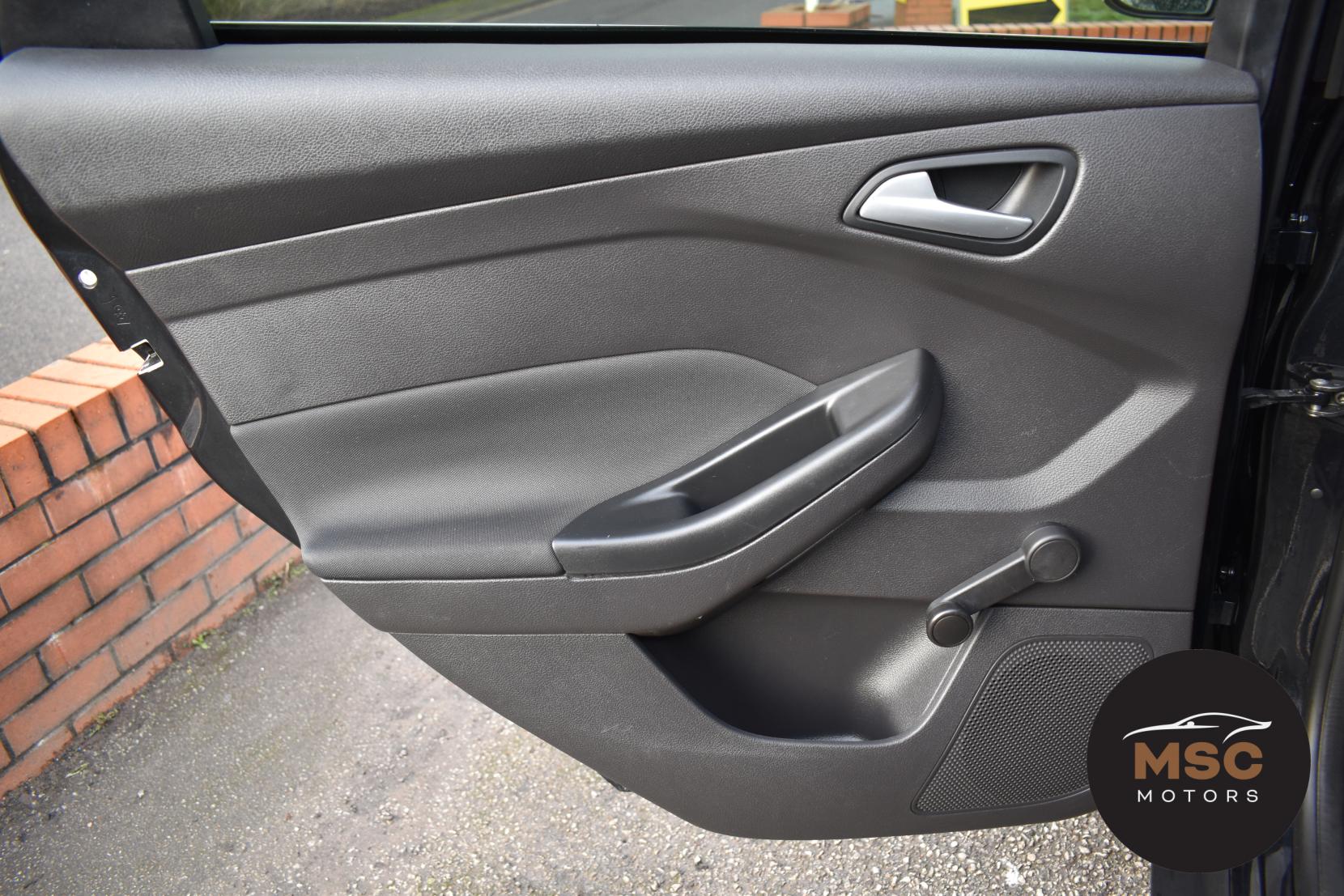 Ford Focus 1.0T EcoBoost Zetec Hatchback 5dr Petrol Manual Euro 6 (s/s) (100 ps)