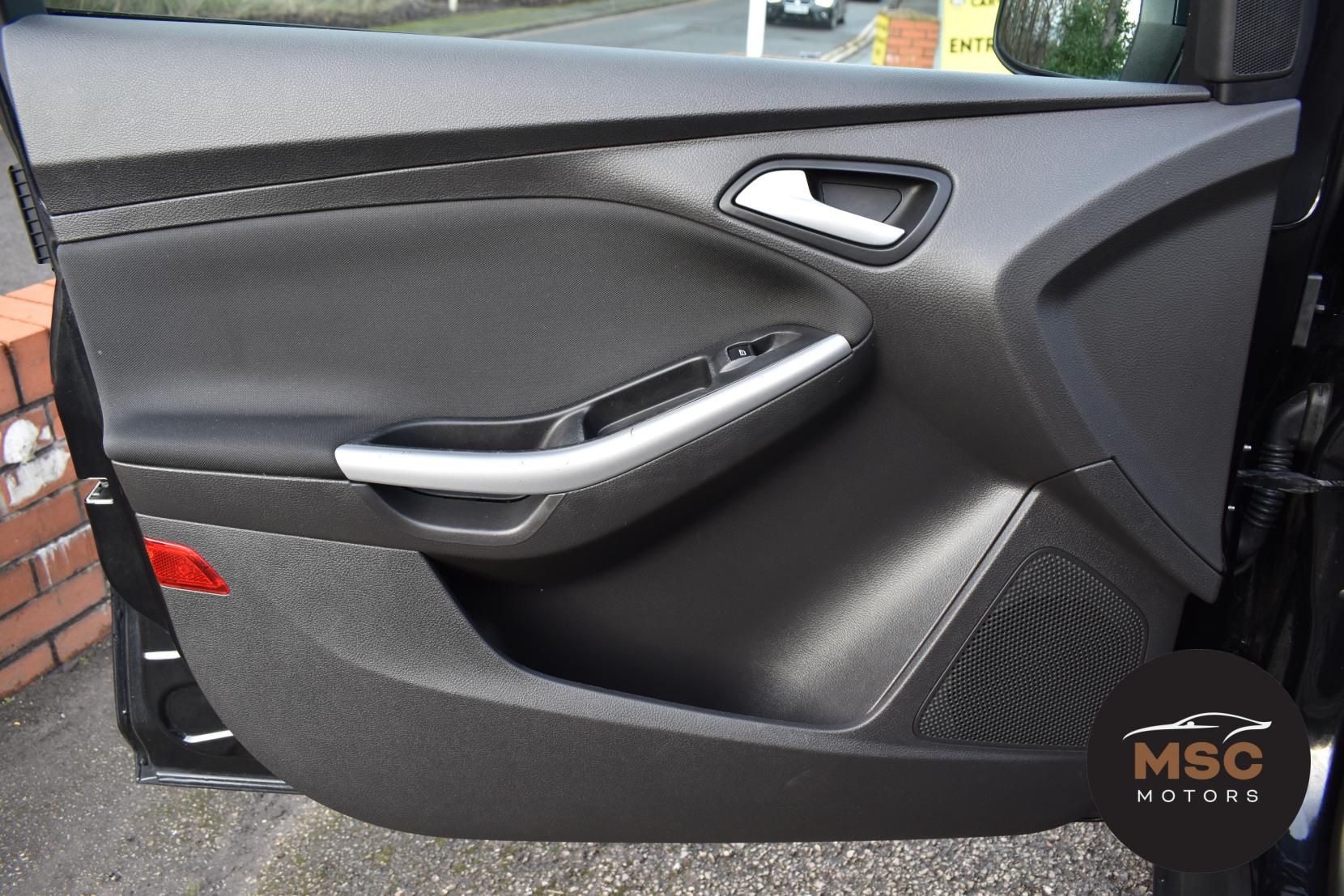 Ford Focus 1.0T EcoBoost Zetec Hatchback 5dr Petrol Manual Euro 6 (s/s) (100 ps)