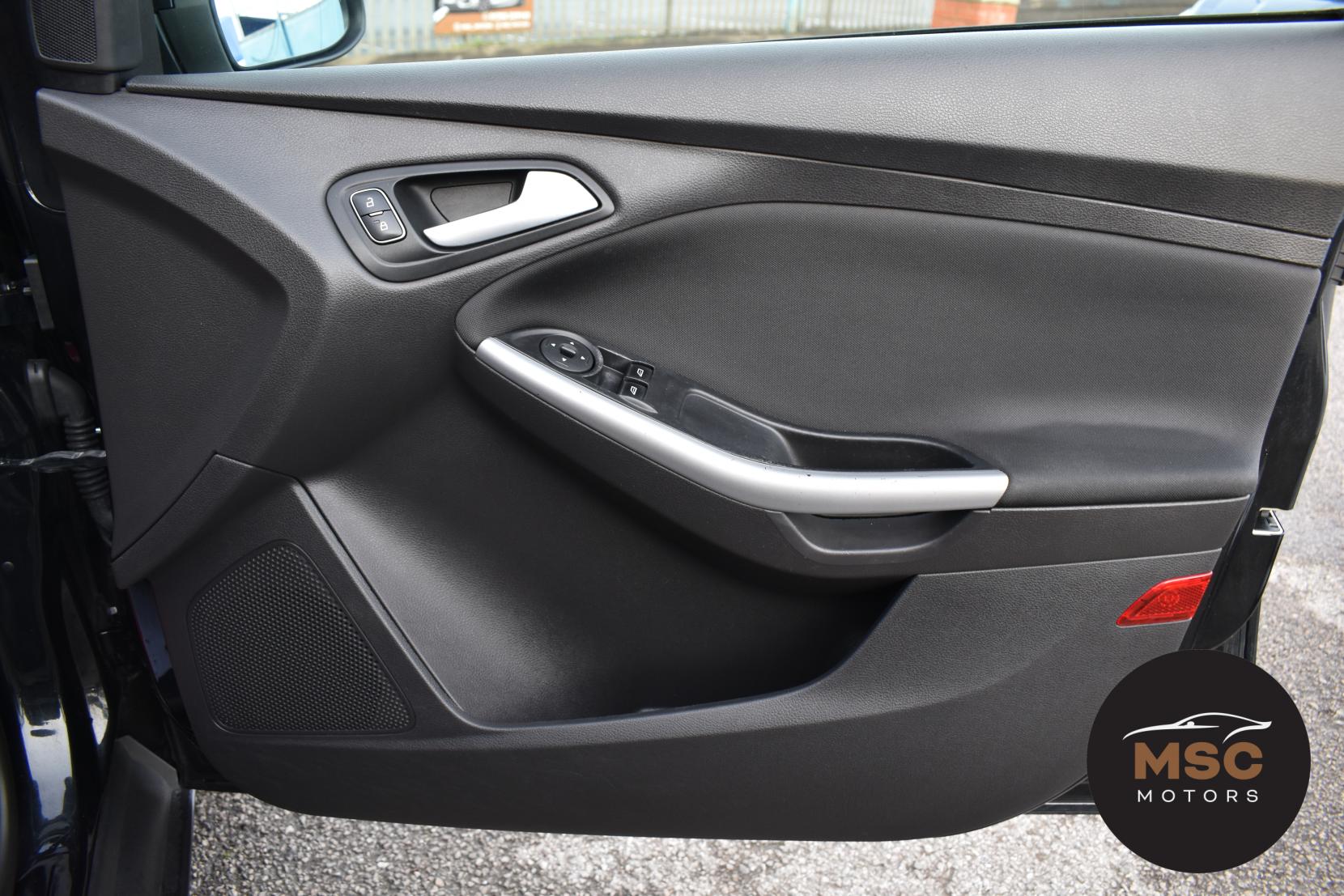 Ford Focus 1.0T EcoBoost Zetec Hatchback 5dr Petrol Manual Euro 6 (s/s) (100 ps)