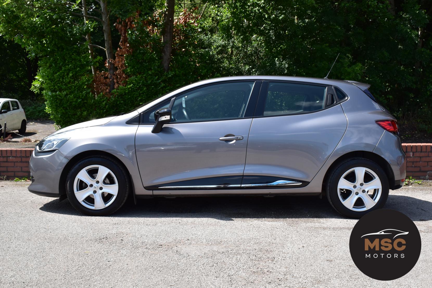 Renault Clio 1.2 16V Dynamique MediaNav Hatchback 5dr Petrol Manual Euro 5 (75 ps)