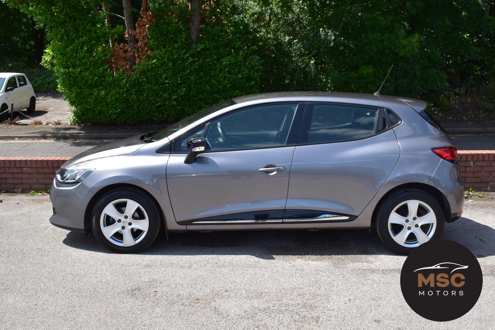 Renault Clio 1.2 16V Dynamique MediaNav Hatchback 5dr Petrol Manual Euro 5 (75 ps)