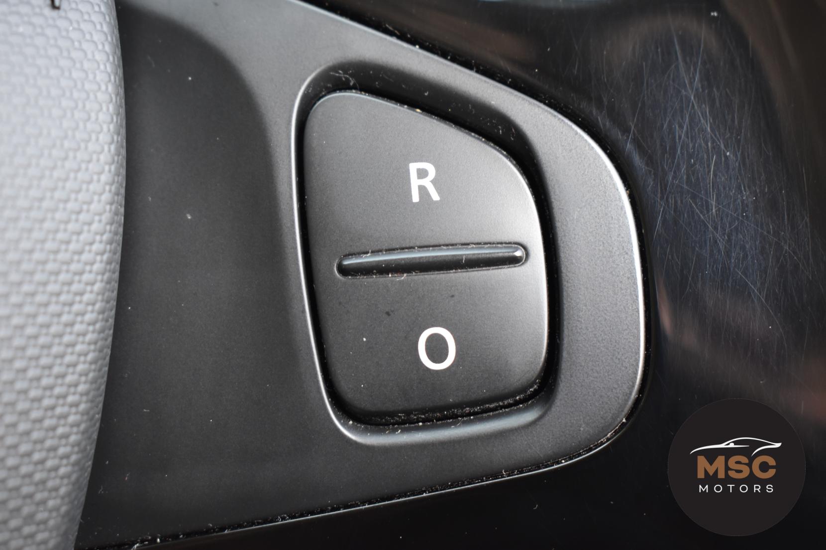 Renault Clio 1.2 16V Dynamique MediaNav Hatchback 5dr Petrol Manual Euro 5 (75 ps)