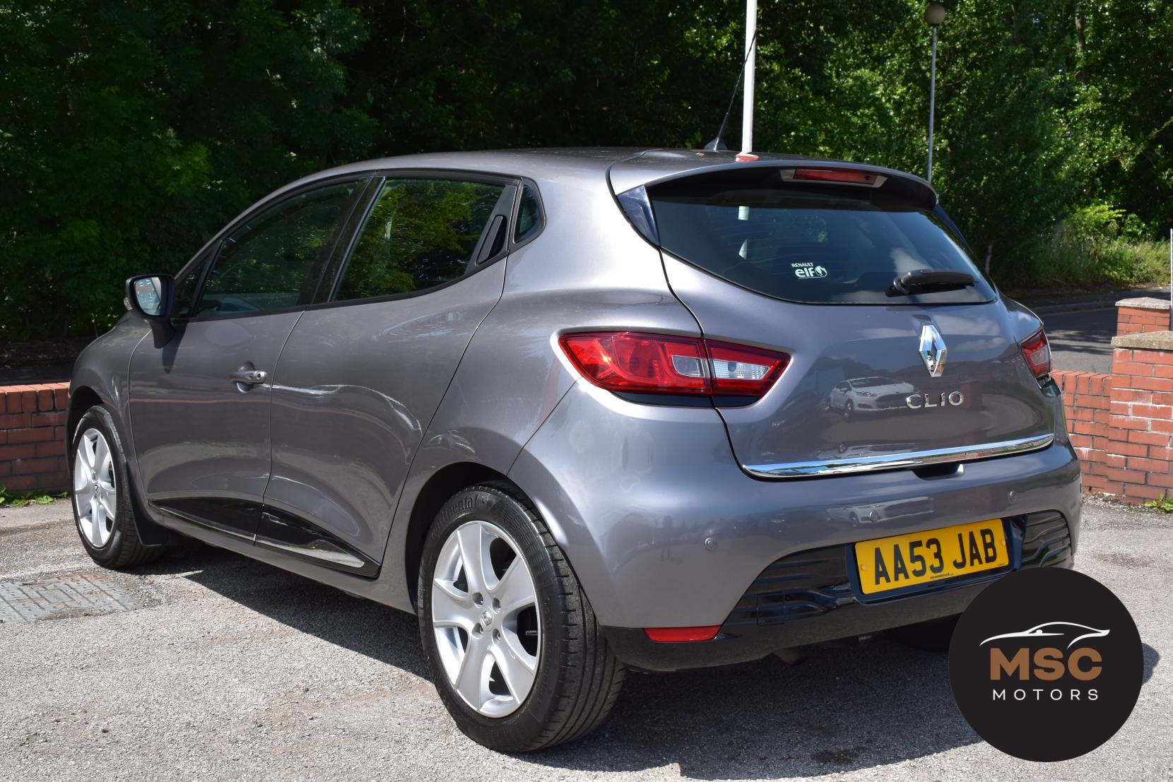 Renault Clio 1.2 16V Dynamique MediaNav Hatchback 5dr Petrol Manual Euro 5 (75 ps)