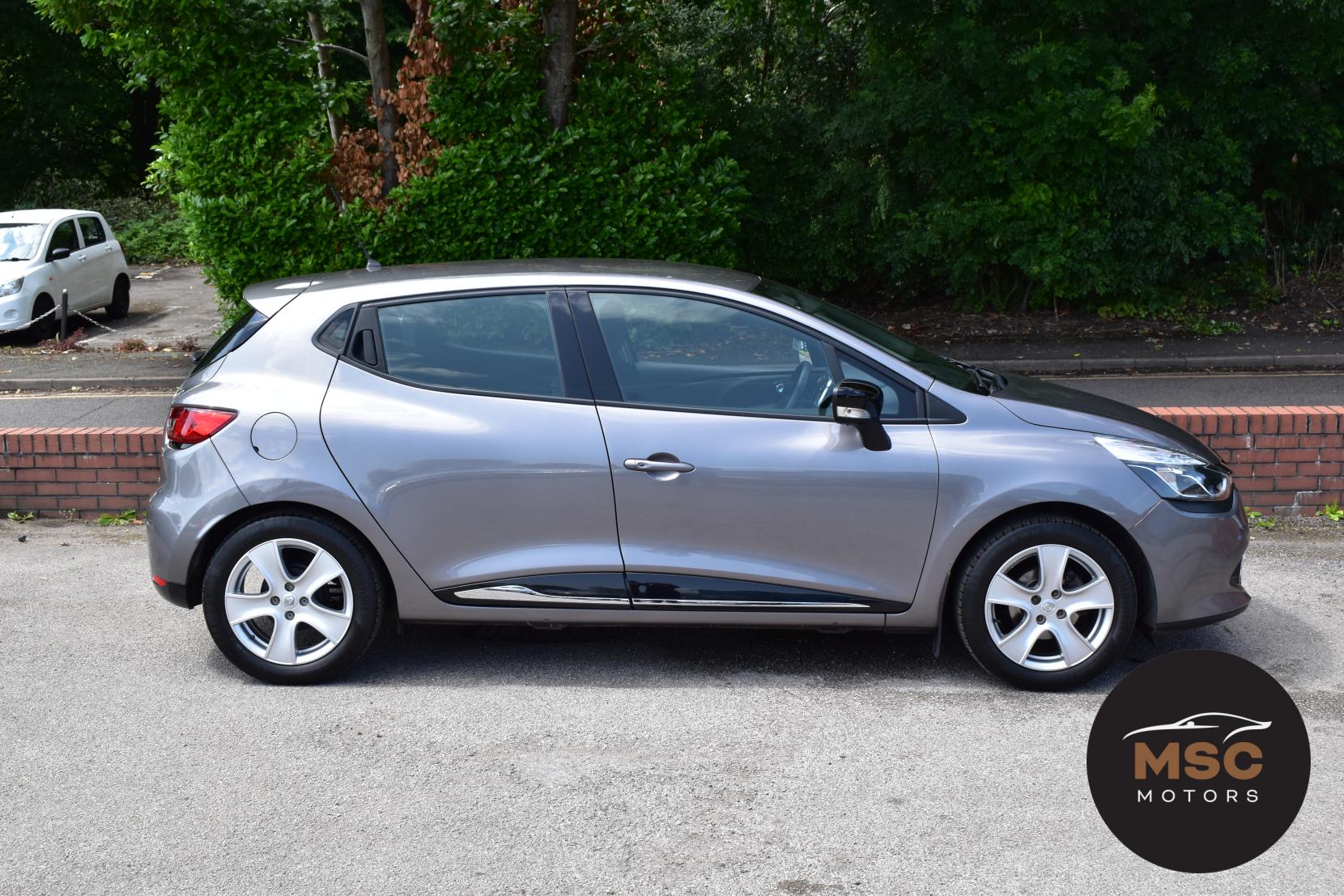 Renault Clio 1.2 16V Dynamique MediaNav Hatchback 5dr Petrol Manual Euro 5 (75 ps)