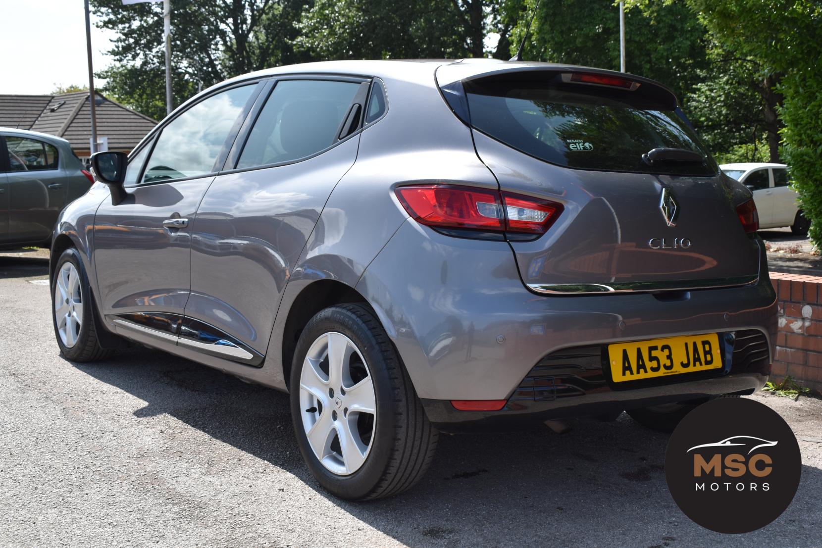 Renault Clio 1.2 16V Dynamique MediaNav Hatchback 5dr Petrol Manual Euro 5 (75 ps)