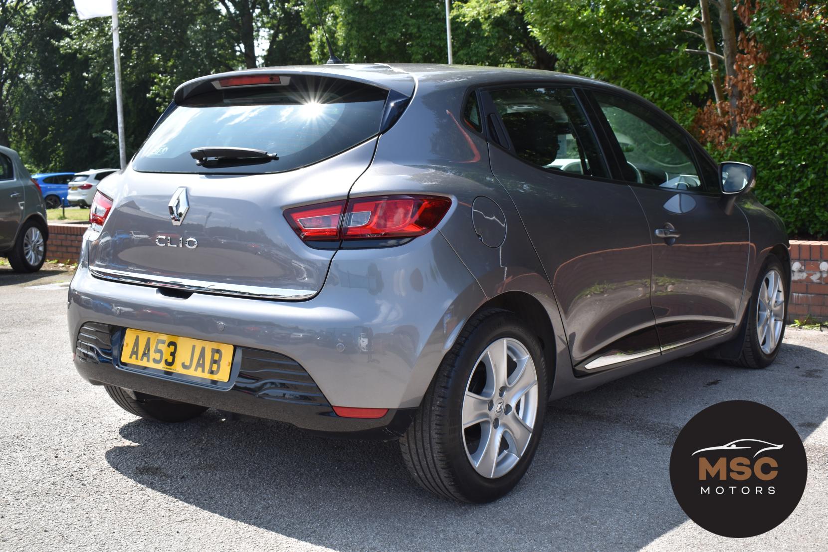 Renault Clio 1.2 16V Dynamique MediaNav Hatchback 5dr Petrol Manual Euro 5 (75 ps)