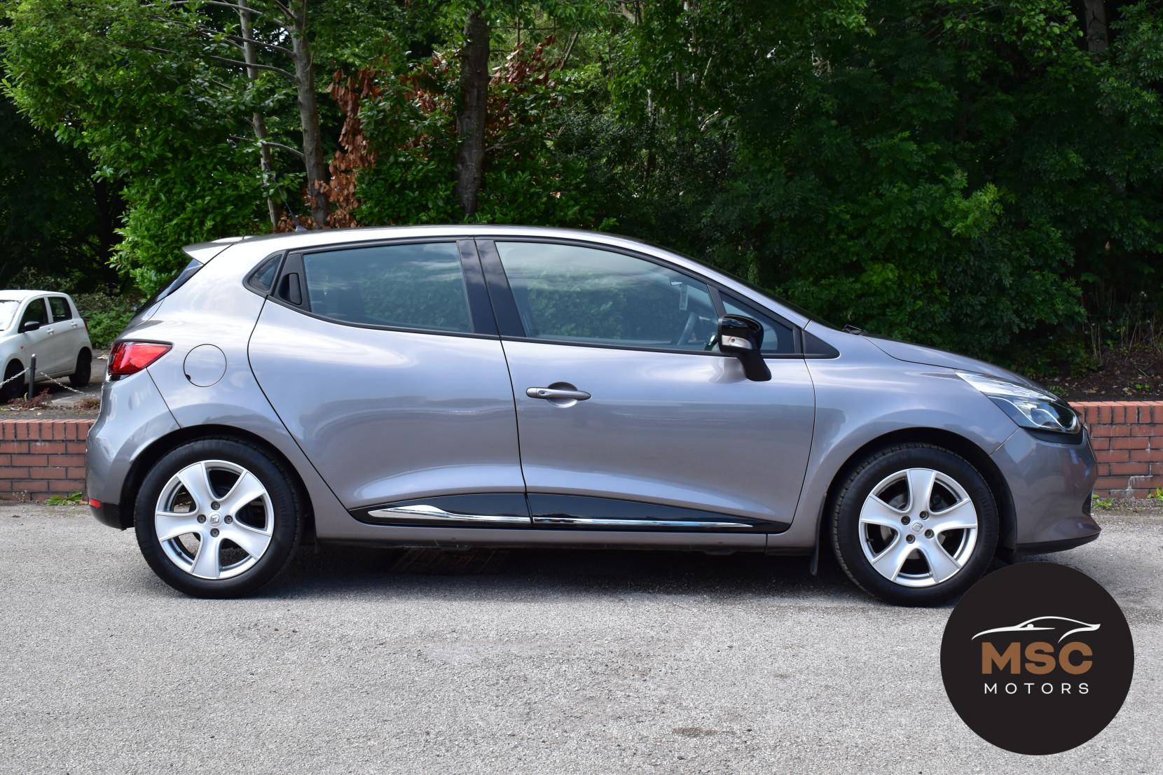 Renault Clio 1.2 16V Dynamique MediaNav Hatchback 5dr Petrol Manual Euro 5 (75 ps)