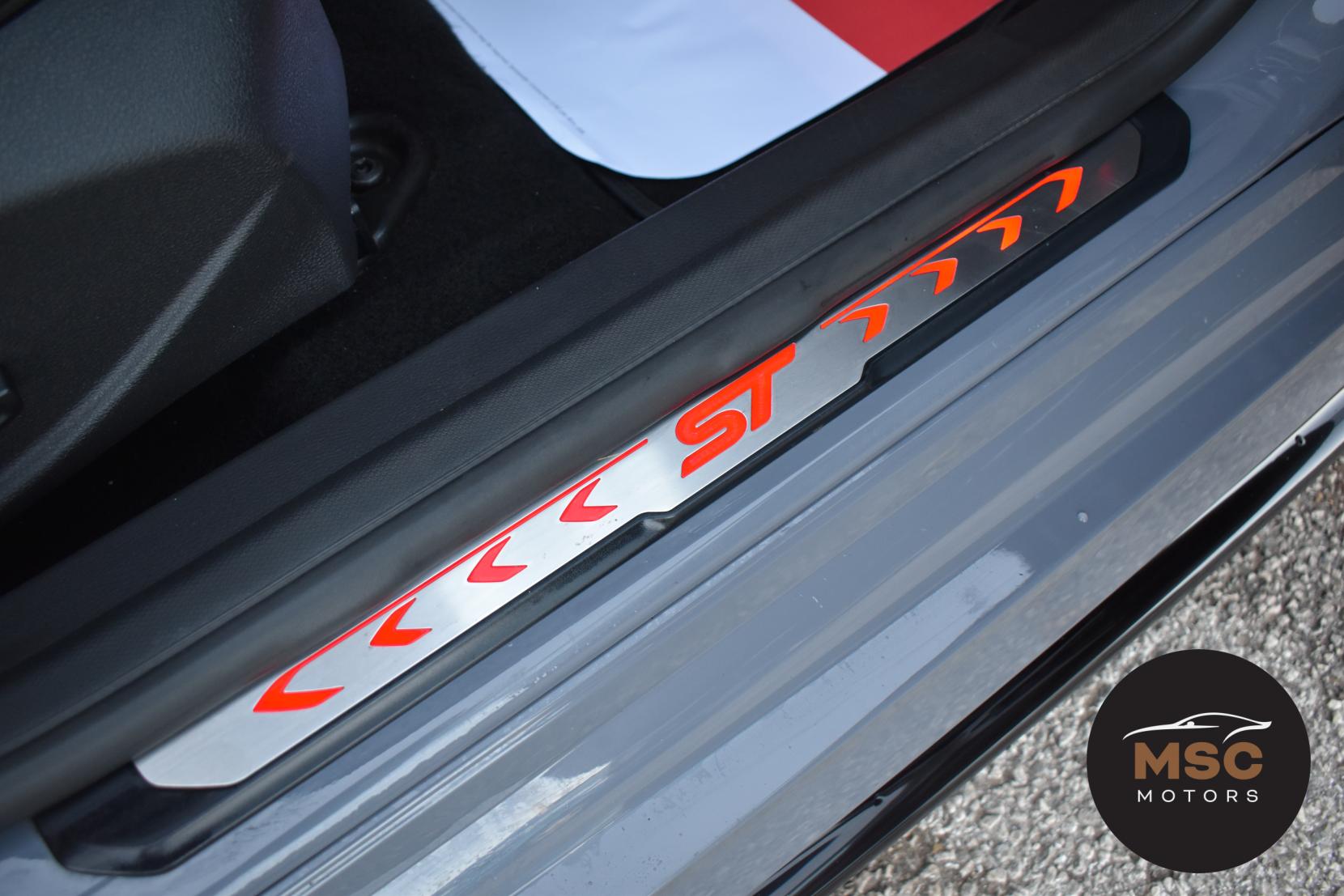 Ford Focus 2.0 TDCi ST-3 Hatchback 5dr Diesel Manual Euro 6 (s/s) (185 ps)