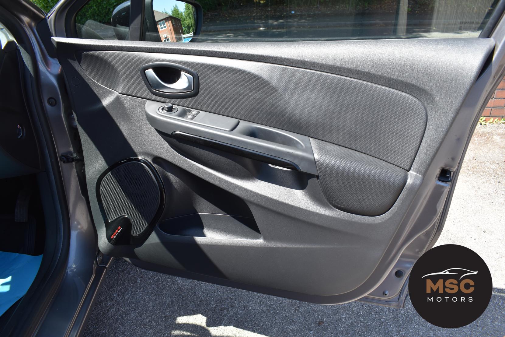 Renault Clio 0.9 TCe Dynamique Nav Hatchback 5dr Petrol Manual Euro 6 (s/s) (90 ps)