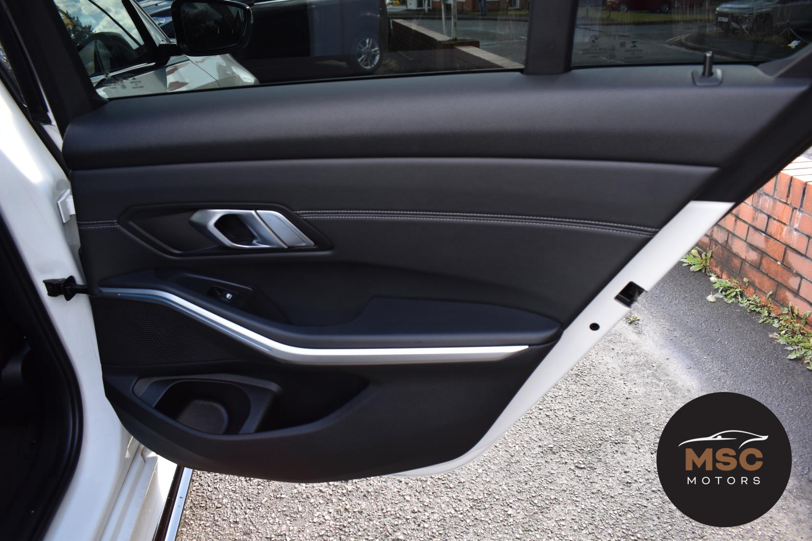 BMW 3 Series 2.0 330e 12kWh M Sport Saloon 4dr Petrol Plug-in Hybrid Auto Euro 6 (s/s) (292 ps)