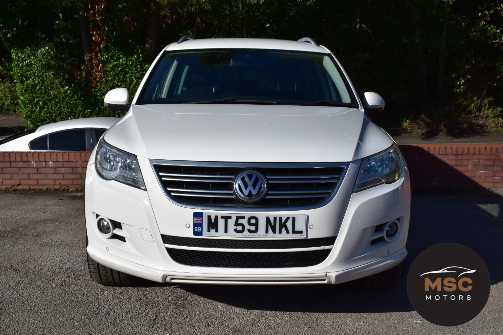 Volkswagen Tiguan 2.0 TDI R-Line SUV 5dr Diesel Manual 4WD Euro 5 (140 ps)
