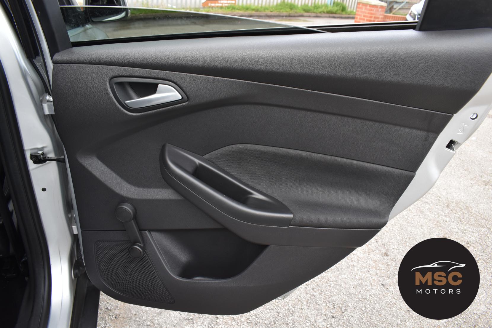 Ford Focus 1.0T EcoBoost Zetec Hatchback 5dr Petrol Manual Euro 6 (s/s) (125 ps)