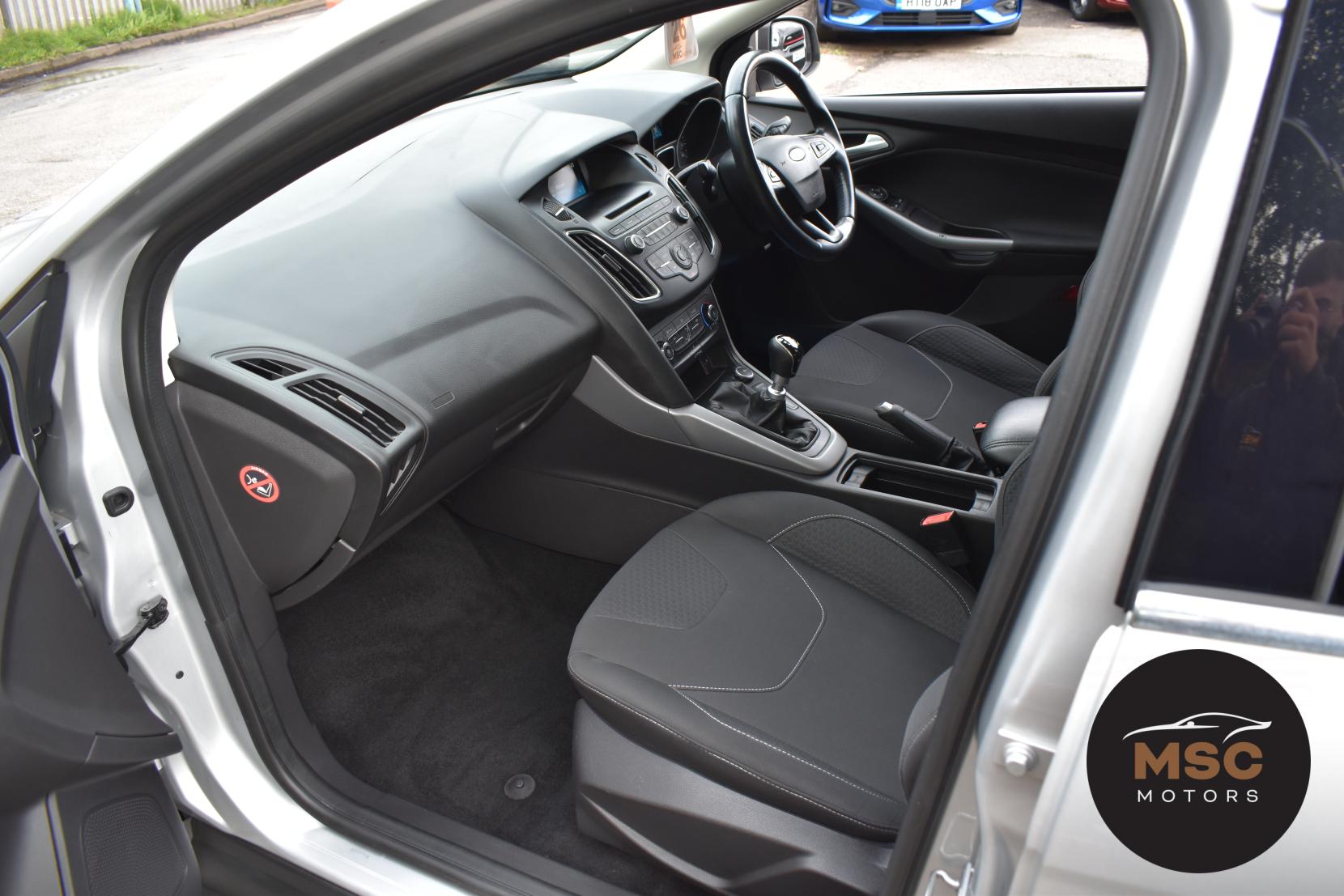 Ford Focus 1.0T EcoBoost Zetec Hatchback 5dr Petrol Manual Euro 6 (s/s) (125 ps)