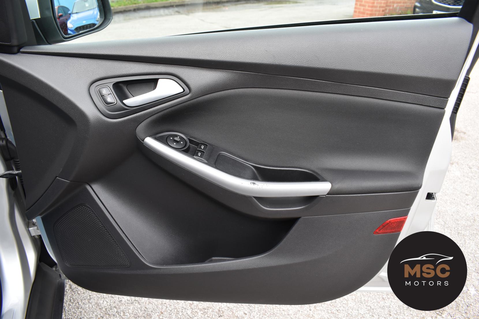 Ford Focus 1.0T EcoBoost Zetec Hatchback 5dr Petrol Manual Euro 6 (s/s) (125 ps)