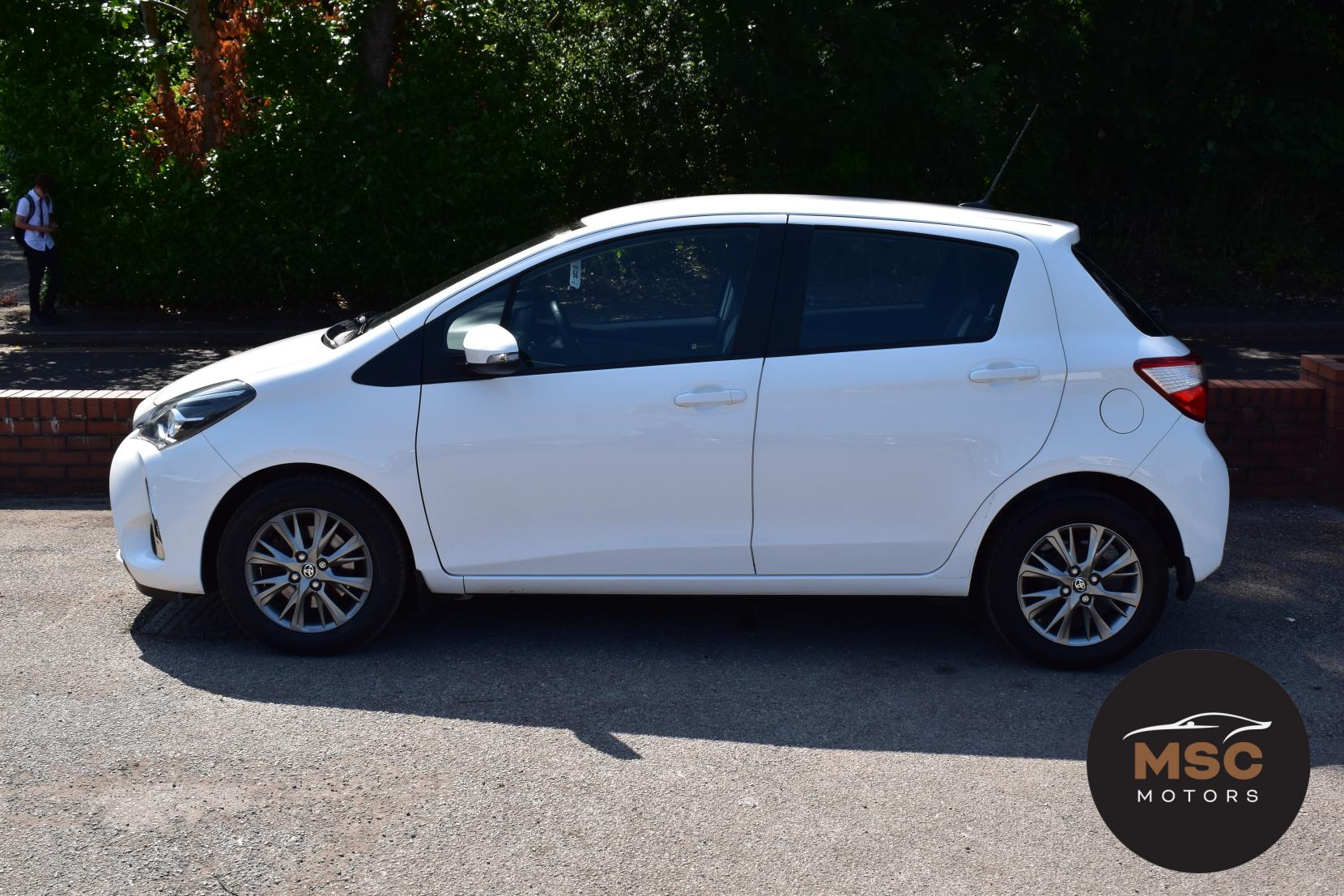 Toyota Yaris 1.5 VVT-i Icon Hatchback 5dr Petrol Manual Euro 6 (111 ps)