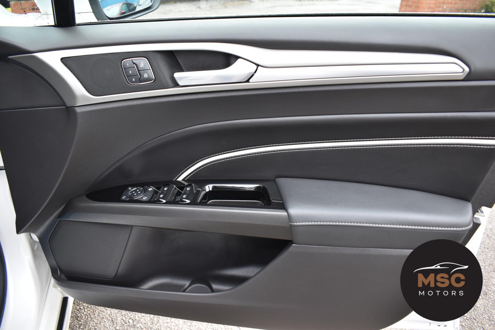 Ford Mondeo 2.0 TDCi Vignale Hatchback 5dr Diesel Powershift Euro 6 (s/s) (180 ps)