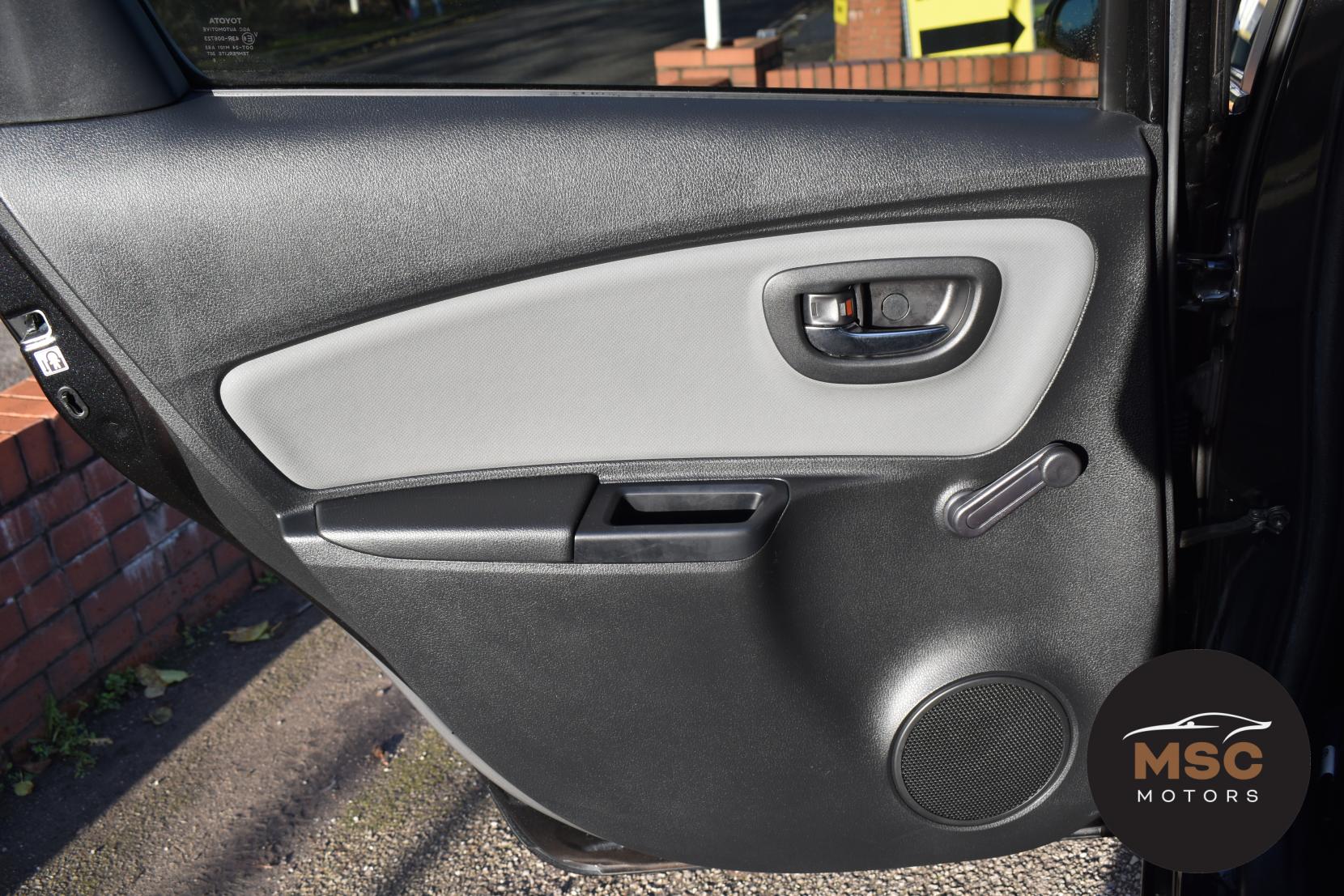 Toyota Yaris 1.5 VVT-h Icon Hatchback 5dr Petrol Hybrid E-CVT Euro 6 (101 ps)