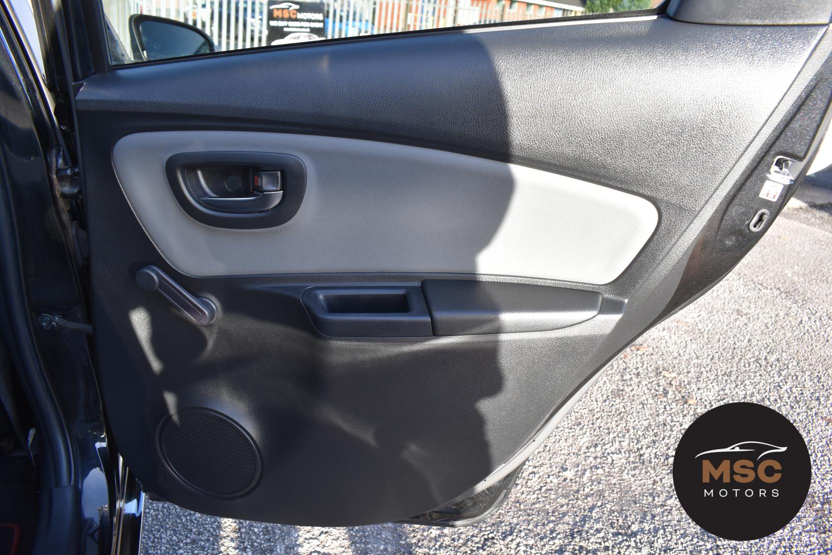 Toyota Yaris 1.5 VVT-h Icon Hatchback 5dr Petrol Hybrid E-CVT Euro 6 (101 ps)