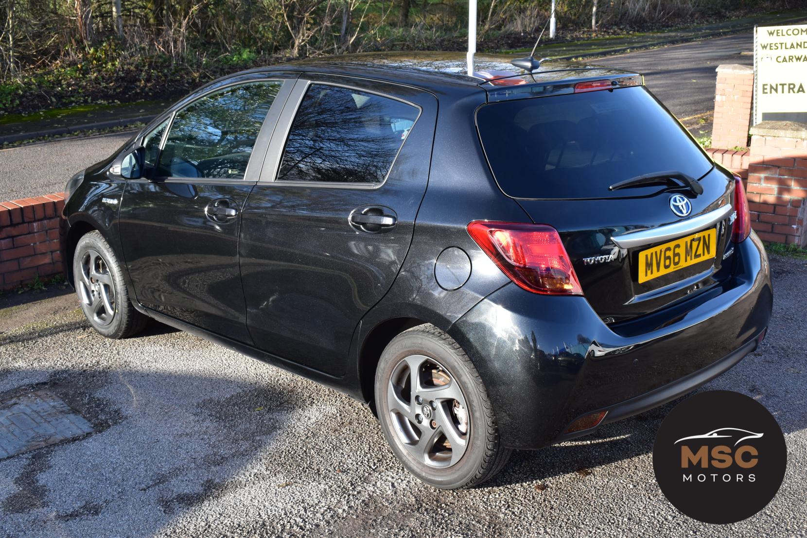 Toyota Yaris 1.5 VVT-h Icon Hatchback 5dr Petrol Hybrid E-CVT Euro 6 (101 ps)