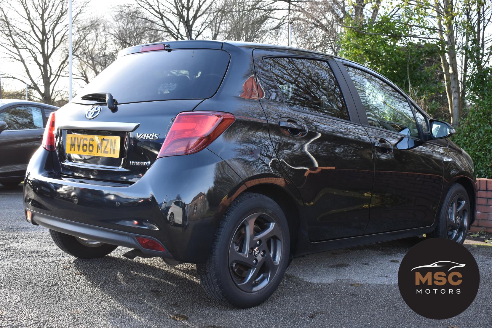 Toyota Yaris 1.5 VVT-h Icon Hatchback 5dr Petrol Hybrid E-CVT Euro 6 (101 ps)