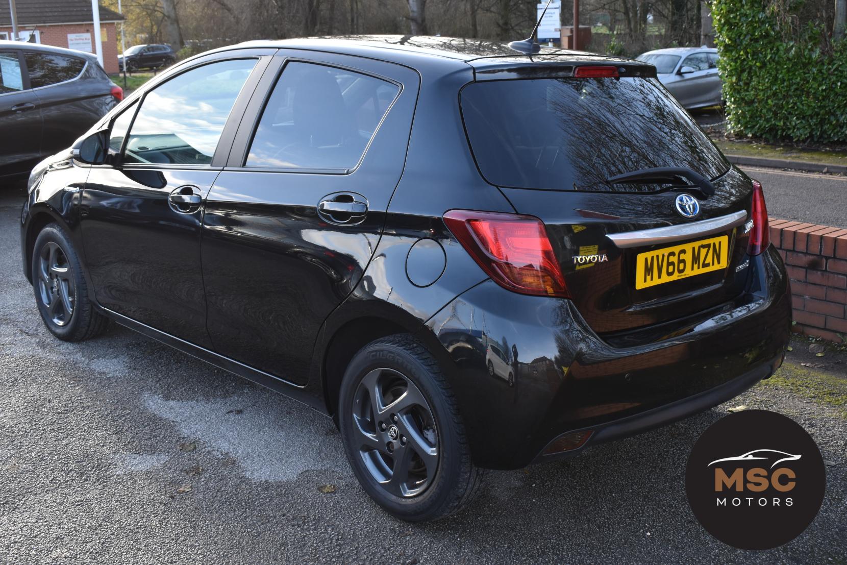 Toyota Yaris 1.5 VVT-h Icon Hatchback 5dr Petrol Hybrid E-CVT Euro 6 (101 ps)