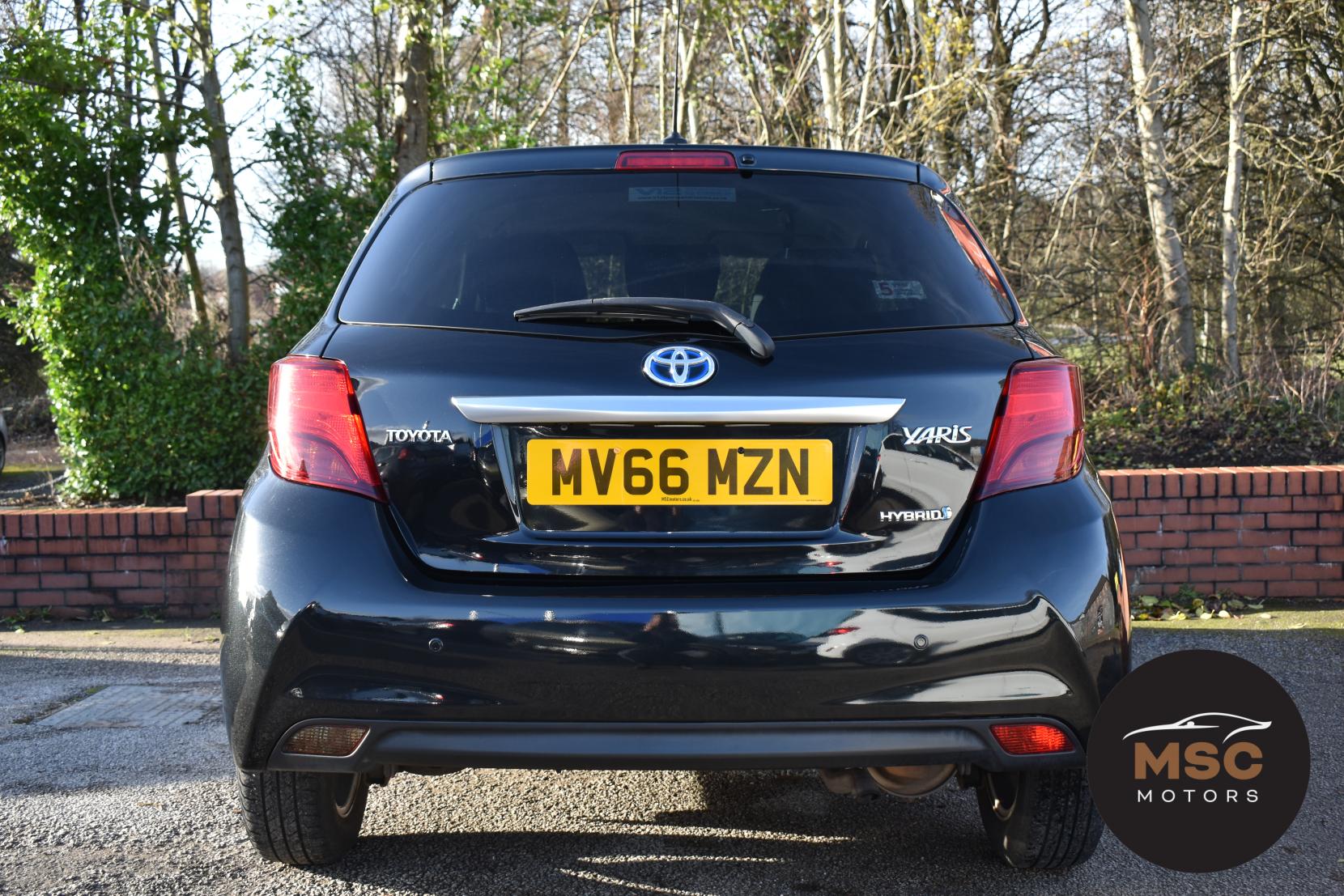 Toyota Yaris 1.5 VVT-h Icon Hatchback 5dr Petrol Hybrid E-CVT Euro 6 (101 ps)