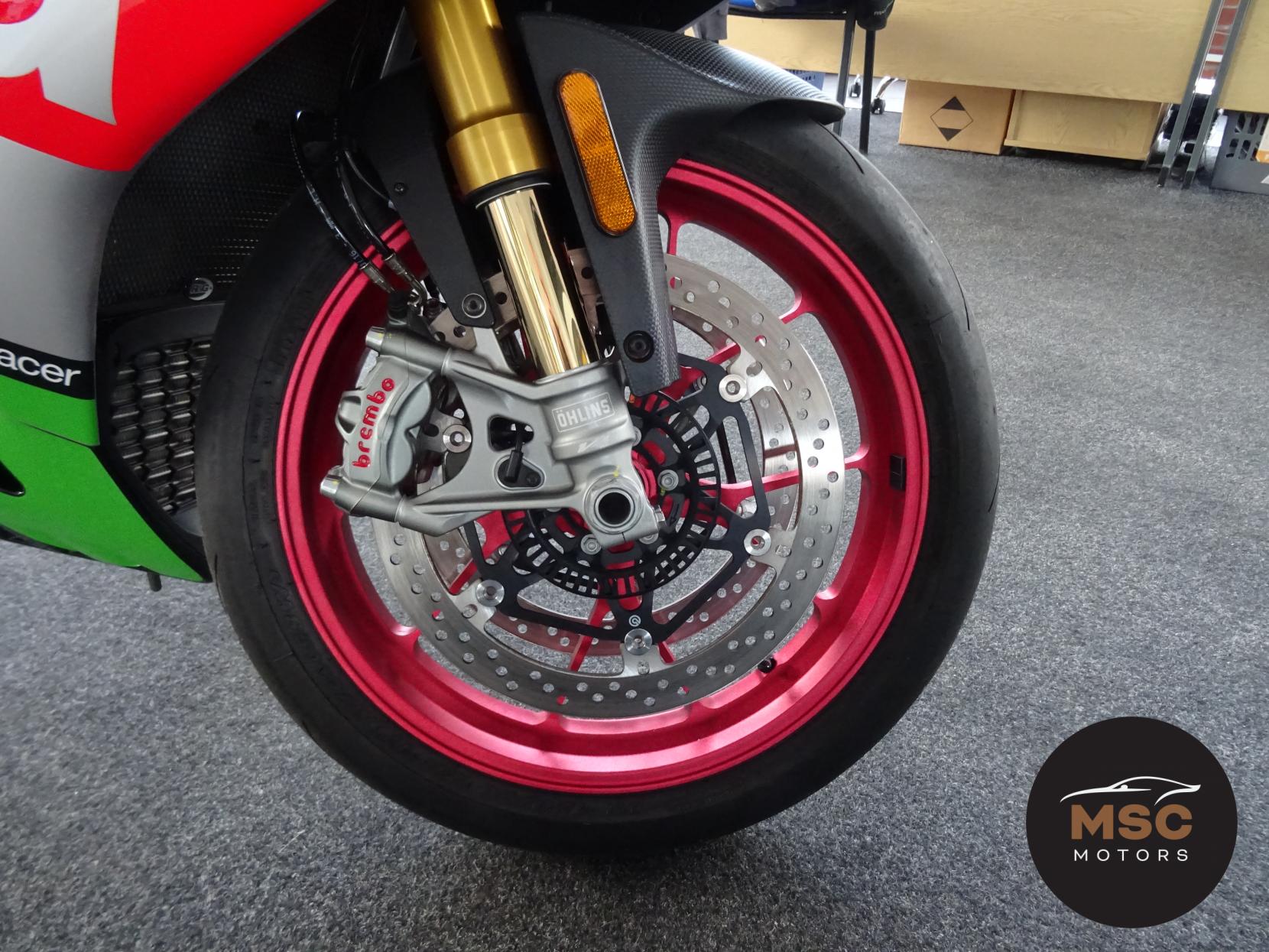 Aprilia RSV4 1000 RF APRC (AQS) Super Sports Petrol Manual (201 bhp)