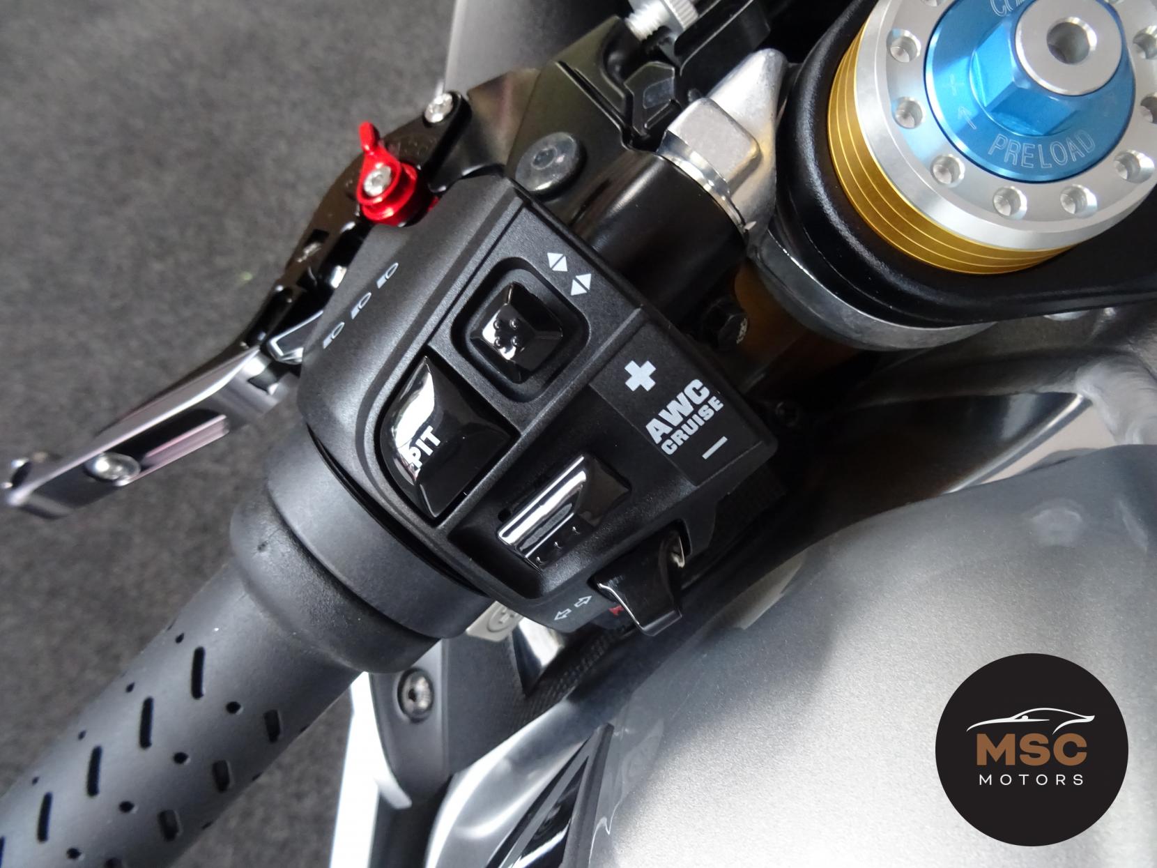 Aprilia RSV4 1000 RF APRC (AQS) Super Sports Petrol Manual (201 bhp)