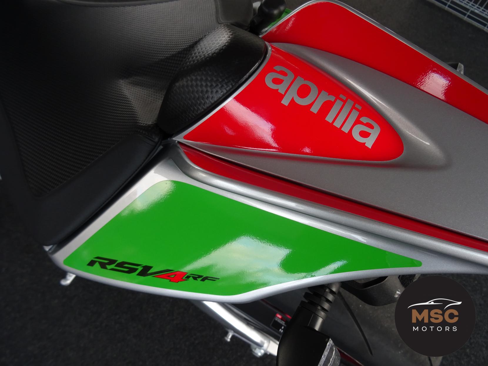 Aprilia RSV4 1000 RF APRC (AQS) Super Sports Petrol Manual (201 bhp)