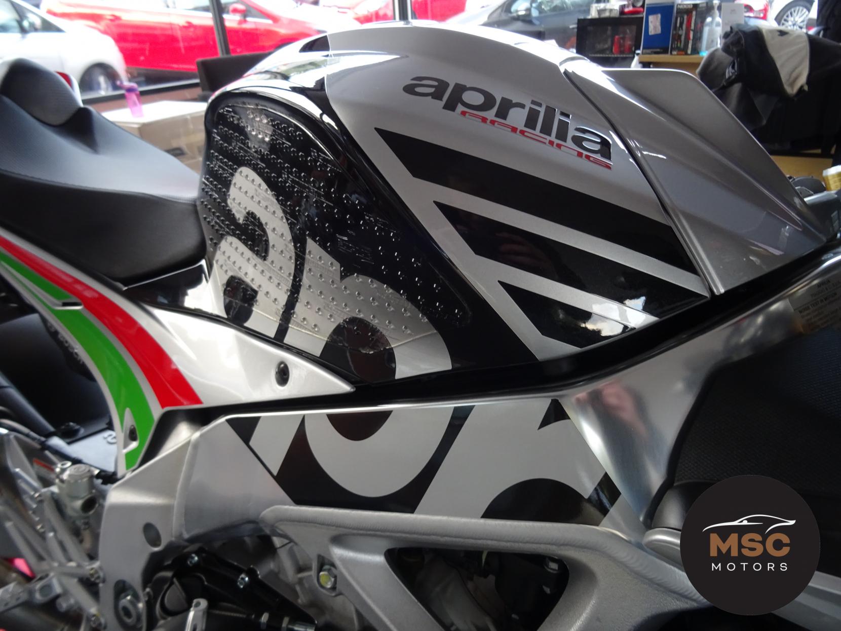 Aprilia RSV4 1000 RF APRC (AQS) Super Sports Petrol Manual (201 bhp)