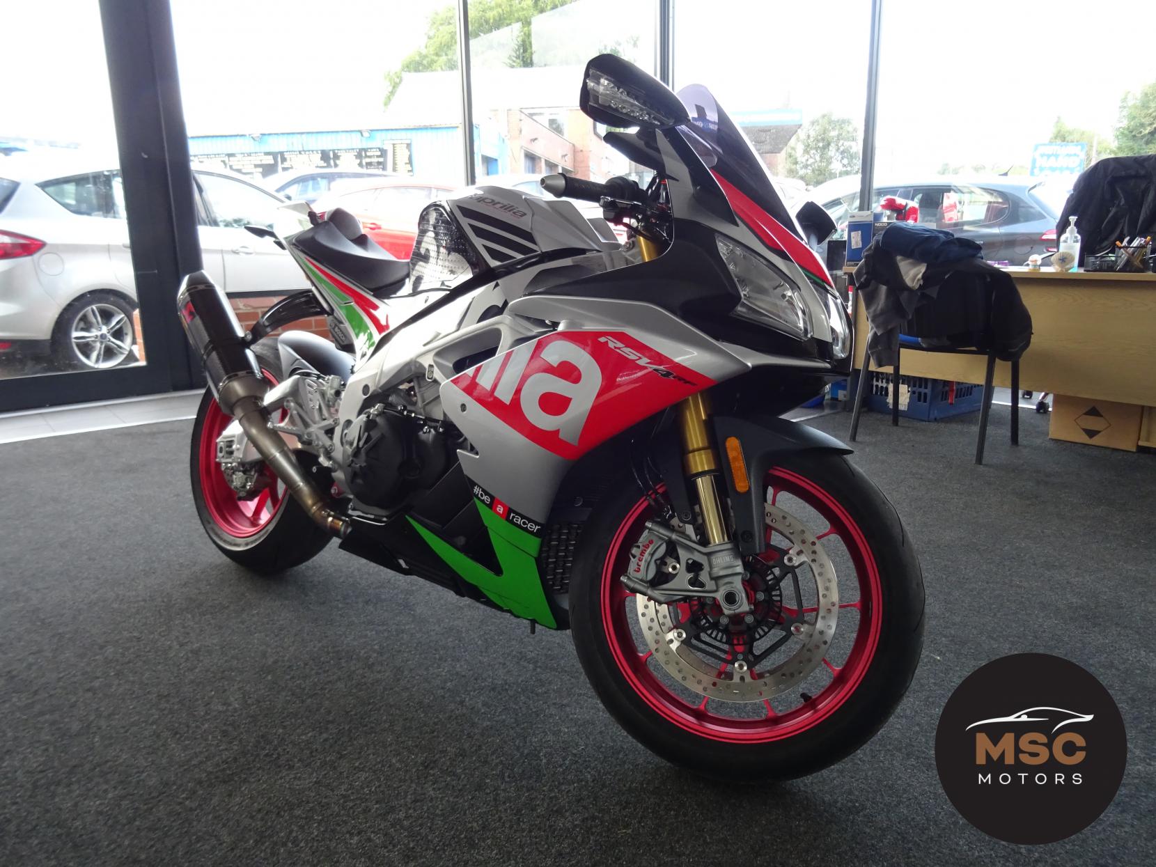Aprilia RSV4 1000 RF APRC (AQS) Super Sports Petrol Manual (201 bhp)