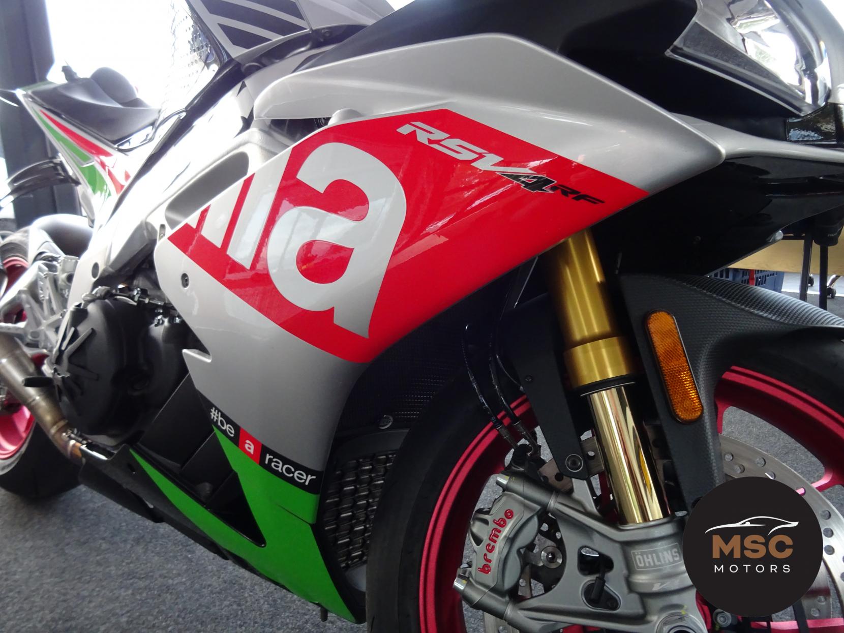 Aprilia RSV4 1000 RF APRC (AQS) Super Sports Petrol Manual (201 bhp)